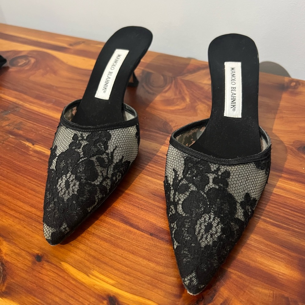 Vintage Manolo Blahnik Black Lace Kitten Heels - Picture 9 of 12
